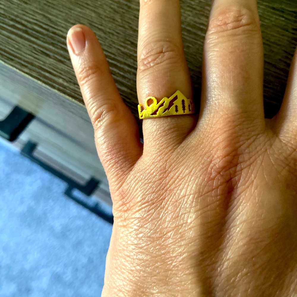 Gold mountain landscape ring